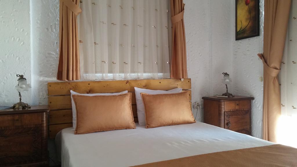 Bizim Ev Hotel (Adults Only) Alacati Cameră foto